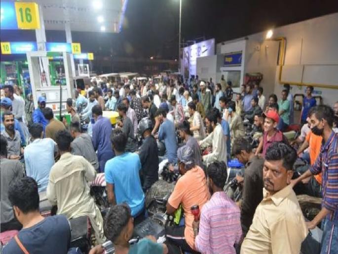 Pakistan Inflation : Pakistan Petrol and Diesel Price Per Litre; Shehbaz Sharif govt , IMF Loan | Pakistan Inflation :पाकिस्तानात आजपासून पेट्रोल 272 तर डिझेल 280 रुपए लिटर; नागरिक त्रस्त... Pakistan Inflation : Pakistan Petrol and Diesel Price Per Litre; Shehbaz Sharif govt , IMF Loan | Pakistan Inflation :पाकिस्तानात आजपासून पेट्रोल 272 तर डिझेल 280 रुपए लिटर; नागरिक त्रस्त...