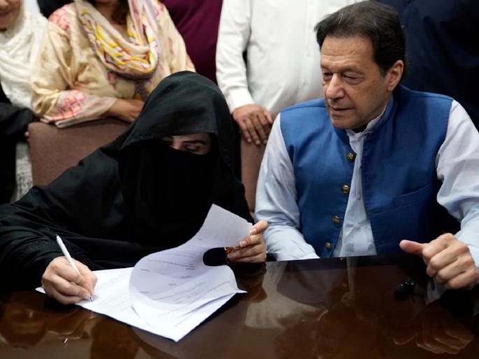 Imran Khan and Bushra Bibi's Nikah Illegal; The court awarded a sentence of 7 years | इमरान खान आणि बुशरा बीबीचा निकाह बेकायदेशीर; कोर्टानं सुनावली ७ वर्षांची शिक्षा Imran Khan and Bushra Bibi's Nikah Illegal; The court awarded a sentence of 7 years | इमरान खान आणि बुशरा बीबीचा निकाह बेकायदेशीर; कोर्टानं सुनावली ७ वर्षांची शिक्षा
