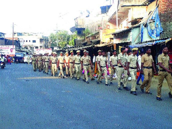 Which flag will take you ...? | कोणता झेंडा घेऊ हाती...? Which flag will take you ...? | कोणता झेंडा घेऊ हाती...?