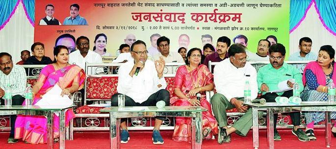 Distribute the lease promptly to 50,000 slum dwellers in Nagpur | नागपुरात ५० हजार झोपडपट्टीधारकांना तातडीने पट्टे वाटप करा