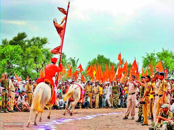horse left ankli for sant dnayaneshwar mauli palkhi sohala of alankapuri | माऊलींच्या अश्वांचे अंकलीतून अलंकापुरीकडे प्रस्थान