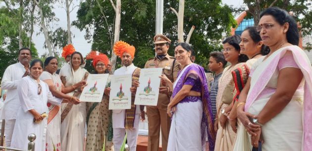 Inauguration of State-level Women's Literature Conference | राज्यस्तरीय महिला साहित्य संमेलनाच्या बोधचिन्हाचे पालकमंत्र्यांच्या हस्ते अनावरण Inauguration of State-level Women's Literature Conference | राज्यस्तरीय महिला साहित्य संमेलनाच्या बोधचिन्हाचे पालकमंत्र्यांच्या हस्ते अनावरण