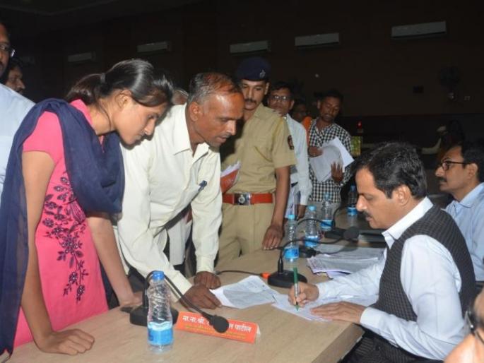 Guardian Minister Dr. Ransit Patil's Public Grievances Redressal Meeting | पालकमंत्री डॉ. रणजीत पाटील यांच्या जनता तक्रार निवारण सभेला उत्स्फुर्त प्रतिसाद Guardian Minister Dr. Ransit Patil's Public Grievances Redressal Meeting | पालकमंत्री डॉ. रणजीत पाटील यांच्या जनता तक्रार निवारण सभेला उत्स्फुर्त प्रतिसाद