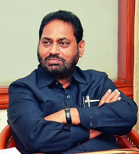 Guardian Minister's Public Health Scheme on the backdrop of Chief Minister: Nitin Raut | मुख्यमंत्र्यांच्या धर्तीवर पालकमंत्री जनस्वास्थ्य योजना : नितीन राऊत Guardian Minister's Public Health Scheme on the backdrop of Chief Minister: Nitin Raut | मुख्यमंत्र्यांच्या धर्तीवर पालकमंत्री जनस्वास्थ्य योजना : नितीन राऊत