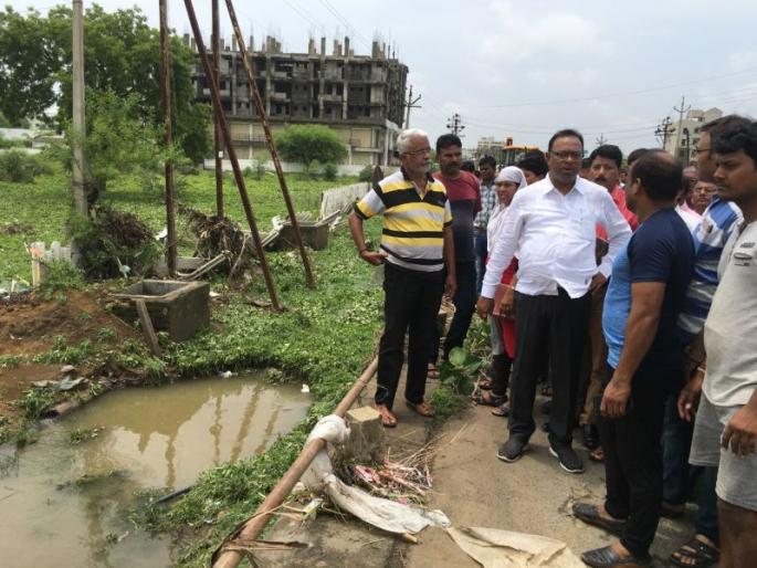 Flood situation due to encroachment on the Nallas in Nagpur | नागपुरात नाल्यांवरील अतिक्रमणामुळे उद्भवली पूरस्थिती Flood situation due to encroachment on the Nallas in Nagpur | नागपुरात नाल्यांवरील अतिक्रमणामुळे उद्भवली पूरस्थिती