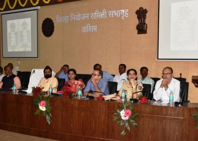 Special emphasis on creation of infrastructure - Sanjay Rathod | वाशिम  जिल्ह्याच्या विकासाला गती देण्यासाठी पायाभूत सुविधा निर्मितीवर विशेष भर - पालकमंत्री संजय राठोड  