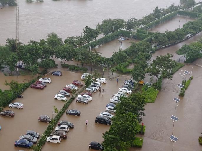 water logging at palava city after heavy raining | लोढांची लाखमोलाची ‘पलावा’ बुडाली; स्मार्ट सिटीचे धिंडवडे water logging at palava city after heavy raining | लोढांची लाखमोलाची ‘पलावा’ बुडाली; स्मार्ट सिटीचे धिंडवडे