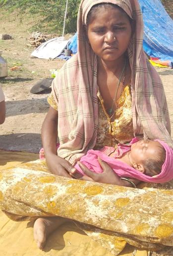 Even here, the crisis did not leave her ... | इथेही तिची संकटानं पाठ सोडलीच नाही...