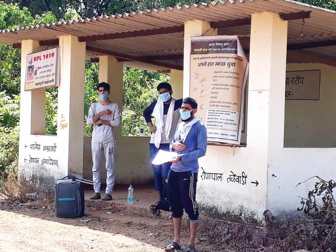 Passenger escape from Madura station | तिघांना रोणापाल ग्रामस्थांनी पकडले; मडुरा स्थानकातून प्रवाशांचे पलायन Passenger escape from Madura station | तिघांना रोणापाल ग्रामस्थांनी पकडले; मडुरा स्थानकातून प्रवाशांचे पलायन