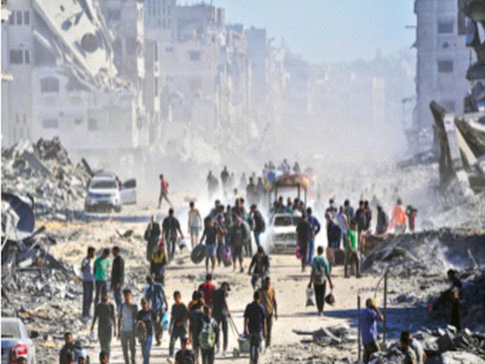 Thousands of Palestinians march towards devastated Gaza | हजारो पॅलेस्टाइन नागरिकांचे तांडे उद्ध्वस्त गाझाकडे निघाले Thousands of Palestinians march towards devastated Gaza | हजारो पॅलेस्टाइन नागरिकांचे तांडे उद्ध्वस्त गाझाकडे निघाले
