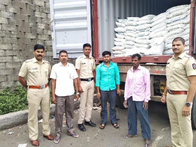 The action taken by the Casa Police on 11 trucks stolen from Gujarat | गुजरातच्या रेती चोरी करणाऱ्या 11 ट्रकवर कासा पोलिसांची केली कारवाई The action taken by the Casa Police on 11 trucks stolen from Gujarat | गुजरातच्या रेती चोरी करणाऱ्या 11 ट्रकवर कासा पोलिसांची केली कारवाई