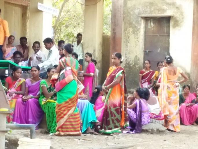 Numerous complaints about EVMs in bye-election; In many places, the voters went away without voting | पोटनिवडणुकांत ईव्हीएमविषयी असंख्य तक्रारी; अनेक ठिकाणी मतदानाविनाच निघून गेले मतदार Numerous complaints about EVMs in bye-election; In many places, the voters went away without voting | पोटनिवडणुकांत ईव्हीएमविषयी असंख्य तक्रारी; अनेक ठिकाणी मतदानाविनाच निघून गेले मतदार