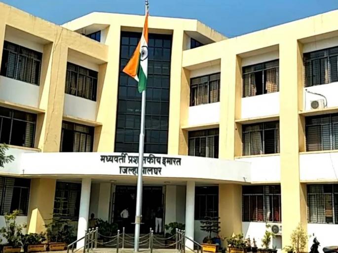 Palghar ZP Member in , case against four of Thackeray group | पालघर जि. प. सदस्यास डांबून ठेवले, ठाकरे गटाच्या चौघांविरोधात गुन्हा Palghar ZP Member in , case against four of Thackeray group | पालघर जि. प. सदस्यास डांबून ठेवले, ठाकरे गटाच्या चौघांविरोधात गुन्हा