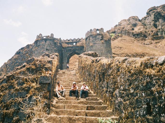 Tradition for making fort forts in Malegaon Diwali | मालेगावी दिवाळी पर्वात किल्ले बनविण्याची परंपरा Tradition for making fort forts in Malegaon Diwali | मालेगावी दिवाळी पर्वात किल्ले बनविण्याची परंपरा