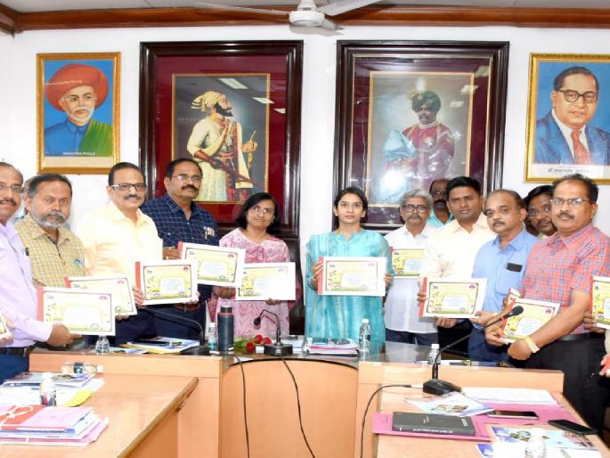 1153 Crore 92 Lakh budget of Kolhapur Municipal Corporation presented; Support for basic, eco friendly, innovative schemes | कोल्हापूर महापालिकेचे ११५३ कोटी ९२ लाखांचे अंदाजपत्रक सादर; मुलभूत, पर्यावरणपूरक, नाविण्यपूर्ण योजनांना पाठबळ 1153 Crore 92 Lakh budget of Kolhapur Municipal Corporation presented; Support for basic, eco friendly, innovative schemes | कोल्हापूर महापालिकेचे ११५३ कोटी ९२ लाखांचे अंदाजपत्रक सादर; मुलभूत, पर्यावरणपूरक, नाविण्यपूर्ण योजनांना पाठबळ