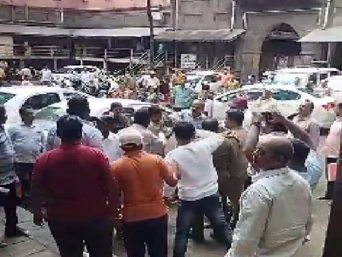 Self-immolation attempt of contractor in Kolhapur Municipal Corporation | केलेल्या कामाचे बील देण्यास टाळाटाळ, ठेकेदाराचा आत्मदहनाचा प्रयत्न; कोल्हापूर महापालिकेत घडला प्रकार Self-immolation attempt of contractor in Kolhapur Municipal Corporation | केलेल्या कामाचे बील देण्यास टाळाटाळ, ठेकेदाराचा आत्मदहनाचा प्रयत्न; कोल्हापूर महापालिकेत घडला प्रकार