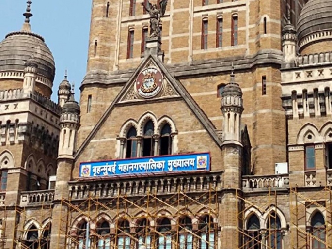 the municipality for extending the tender process for the sixth time worth rs 1400 crores for cleaning slums in mumbai | मुंबईच्या स्वच्छतेसाठी कोणीच पुढे येईना; निविदा प्रक्रियेला सहाव्यांदा मुदतवाढ देण्याची पालिकेवर नामुष्की the municipality for extending the tender process for the sixth time worth rs 1400 crores for cleaning slums in mumbai | मुंबईच्या स्वच्छतेसाठी कोणीच पुढे येईना; निविदा प्रक्रियेला सहाव्यांदा मुदतवाढ देण्याची पालिकेवर नामुष्की