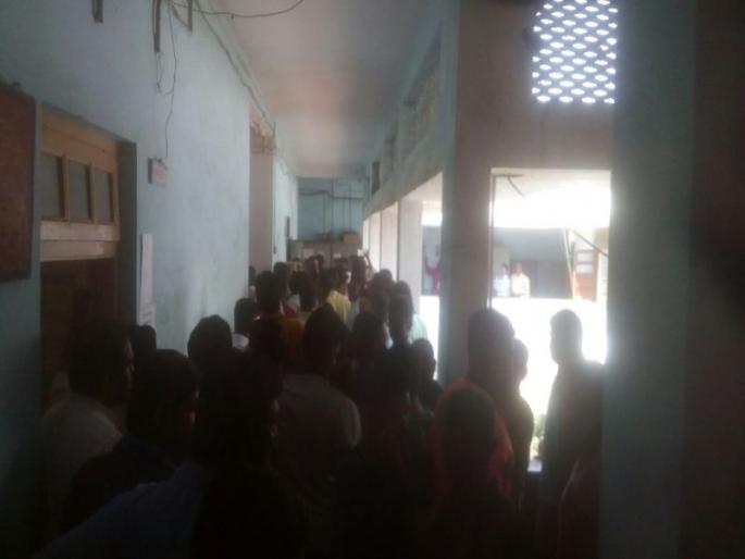 In the general meeting of Nandurbar municipal corporation, the husband of the corporator hit his head | नंदुरबार पालिकेच्या सर्वसाधारण सभेत नगरसेविकेच्या पतीचे डोके फोडले In the general meeting of Nandurbar municipal corporation, the husband of the corporator hit his head | नंदुरबार पालिकेच्या सर्वसाधारण सभेत नगरसेविकेच्या पतीचे डोके फोडले