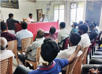 Poultry traders, be careful | पोल्ट्री व्यावसायिकांनो, काळजी घ्या