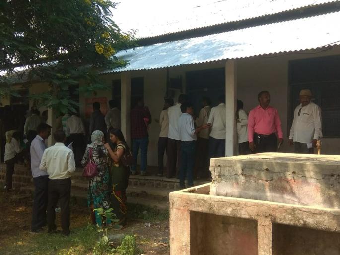 Parents' rush for admission application in Kendriya Vidyalaya | केंद्रीय विद्यालयातील प्रवेश अर्जासाठी पालकांची गर्दी Parents' rush for admission application in Kendriya Vidyalaya | केंद्रीय विद्यालयातील प्रवेश अर्जासाठी पालकांची गर्दी