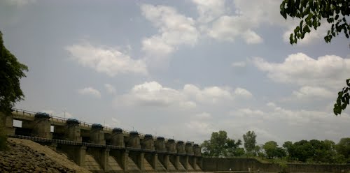 Water-feed shortage in the interior areas | अंदरसुल भागात पाणी-चारा टंचाई