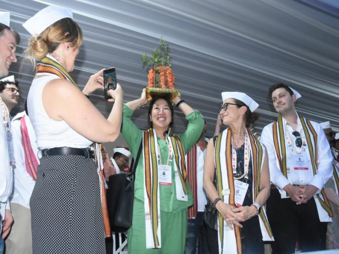 G-20 delegates took darshan of the palanquin; Palkhi ceremony was experienced by the eyes of this body | G-20| जी-२० प्रतिनिधींनी घेतले पालखीचे दर्शन; याची देही याची डोळा अनुभवला पालखी सोहळा G-20 delegates took darshan of the palanquin; Palkhi ceremony was experienced by the eyes of this body | G-20| जी-२० प्रतिनिधींनी घेतले पालखीचे दर्शन; याची देही याची डोळा अनुभवला पालखी सोहळा