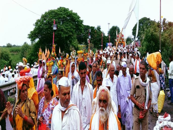 The palanquin of Sant Tukaram Maharaj and Dnyaneshwar Maharaj starts its return journey from Pandharpur | जातो माघारी पंढरीनाथा, तुझे दर्शन झाले आता... म्हणत मानाच्या पालख्यांचा परतीचा प्रवास सुरू! The palanquin of Sant Tukaram Maharaj and Dnyaneshwar Maharaj starts its return journey from Pandharpur | जातो माघारी पंढरीनाथा, तुझे दर्शन झाले आता... म्हणत मानाच्या पालख्यांचा परतीचा प्रवास सुरू!