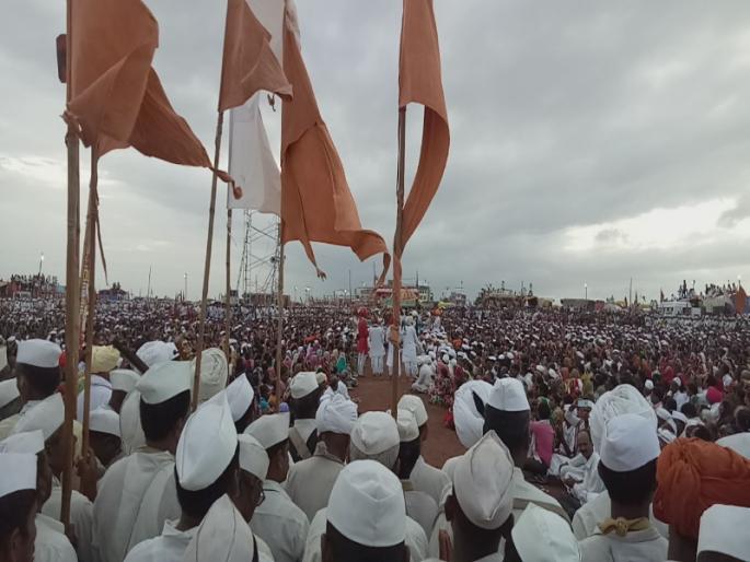 Royal welcome of Sant Dnyaneshwar Maharaj's palkhi in the historical Phaltan city | ऐतिहासिक फलटण नगरीत संत ज्ञानेश्वर महाराजांच्या पालखीचे शाही स्वागत Royal welcome of Sant Dnyaneshwar Maharaj's palkhi in the historical Phaltan city | ऐतिहासिक फलटण नगरीत संत ज्ञानेश्वर महाराजांच्या पालखीचे शाही स्वागत
