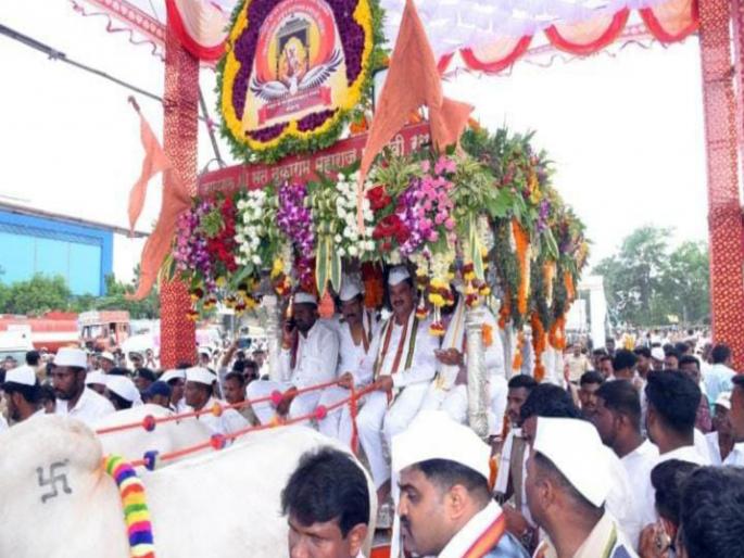 Ashadhi Wari Tukobaraya palanquin ceremony enters Indapur taluka; stops in village in Sansar | तुकोबारायांचा पालखी सोहळा इंदापुर तालुक्यात दाखल;शुक्रवारचा मुक्काम सणसरमध्ये Ashadhi Wari Tukobaraya palanquin ceremony enters Indapur taluka; stops in village in Sansar | तुकोबारायांचा पालखी सोहळा इंदापुर तालुक्यात दाखल;शुक्रवारचा मुक्काम सणसरमध्ये