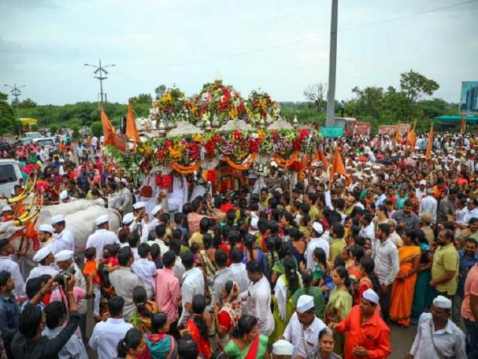 This year's 'Arogya Vari' for women will take care of the safety of female travelers | यंदाची वारी महिलांसाठी 'आरोग्याची वारी', महिला वारकऱ्यांच्या सुरक्षेची काळजी घेणार- रुपाली चाकणकर This year's 'Arogya Vari' for women will take care of the safety of female travelers | यंदाची वारी महिलांसाठी 'आरोग्याची वारी', महिला वारकऱ्यांच्या सुरक्षेची काळजी घेणार- रुपाली चाकणकर