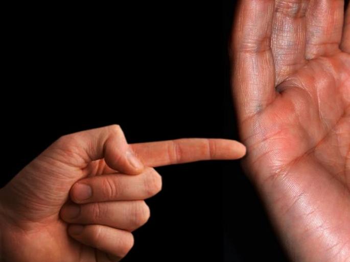 More than two lines under the finger indicate love affair, two marriages, extramarital affair, divorce! | करंगळीखालील दोनाहून अधिक रेषा दर्शवतात प्रेमसंबंध,दोन विवाह, विवाहबाह्य संबंध, घटस्फोट! More than two lines under the finger indicate love affair, two marriages, extramarital affair, divorce! | करंगळीखालील दोनाहून अधिक रेषा दर्शवतात प्रेमसंबंध,दोन विवाह, विवाहबाह्य संबंध, घटस्फोट!