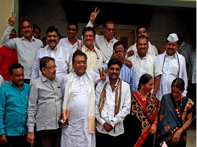 Passed an unbelief resolution against agricultural income market chairperson Palodkar | कृषी उत्पन्न बाजारसमिती सभापती पालोदकरांविरोधातील अविश्वास ठराव पारित Passed an unbelief resolution against agricultural income market chairperson Palodkar | कृषी उत्पन्न बाजारसमिती सभापती पालोदकरांविरोधातील अविश्वास ठराव पारित