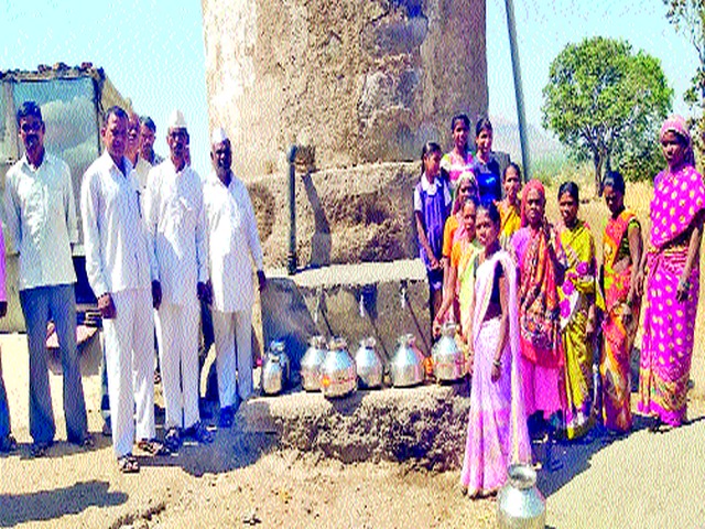 Drinking water for the first time since independence | स्वातंत्र्यानंतर पहिल्यांदाच पोहोचले पिण्याचे पाणी Drinking water for the first time since independence | स्वातंत्र्यानंतर पहिल्यांदाच पोहोचले पिण्याचे पाणी