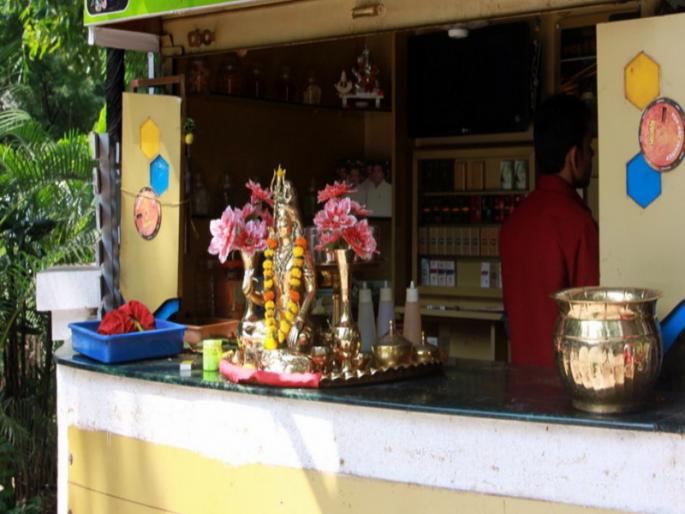 Hair salon and pan shop closed in Pune due to Corona | कोरोनाच्या पार्श्वभूमीवर पुण्यात पानटपरी, हेअर सलून राहणार बंद