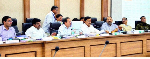  Disciplinary action against Forest Officer: Minister for Ministers: Due to false information in the meeting of the District Planning Committee | वन अधिकाऱ्यावर शिस्तभंगाची कारवाई पालकमंत्र्यांचे आदेश : जिल्हा नियोजन समितीच्या बैठकीत खोटी माहिती दिल्याचा ठपका