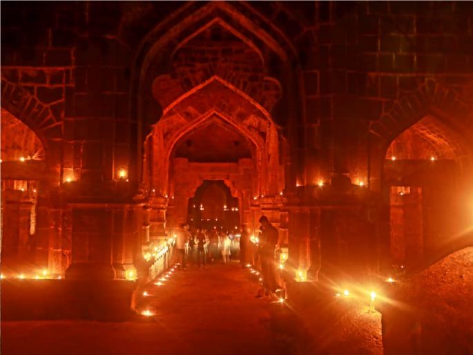 364th Shiva Padasparsha Day celebrated with enthusiasm at Panhalgad | लख्ख दिव्यांनी पन्हाळा लखलखला, ३६४ वा शिव पदस्पर्श दिन उत्साहात साजरा 364th Shiva Padasparsha Day celebrated with enthusiasm at Panhalgad | लख्ख दिव्यांनी पन्हाळा लखलखला, ३६४ वा शिव पदस्पर्श दिन उत्साहात साजरा