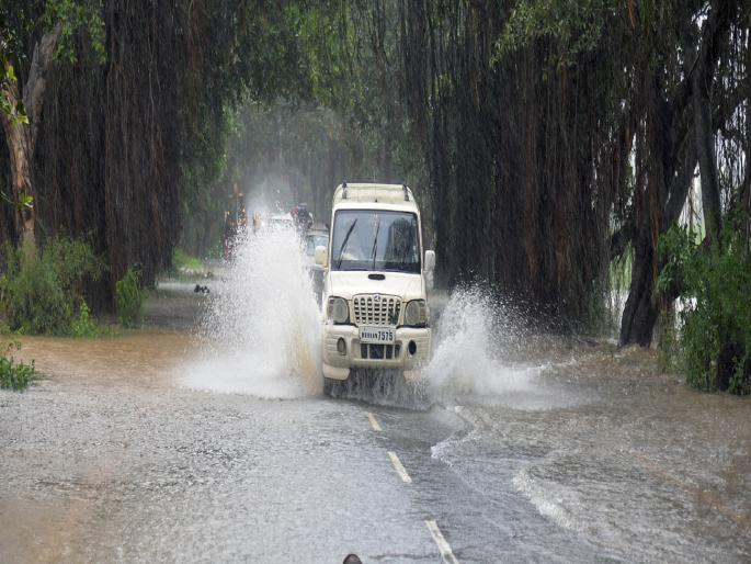 this year Panhala road is under water at 41 feet water level In Kolhapur, disaster management is also conducting study | कोल्हापुरात यंदा ४१ फूट पाणीपातळीलाच पन्हाळा रस्ता पाण्यात, आपत्ती व्यवस्थापनाकडूनही अभ्यास सुरू this year Panhala road is under water at 41 feet water level In Kolhapur, disaster management is also conducting study | कोल्हापुरात यंदा ४१ फूट पाणीपातळीलाच पन्हाळा रस्ता पाण्यात, आपत्ती व्यवस्थापनाकडूनही अभ्यास सुरू