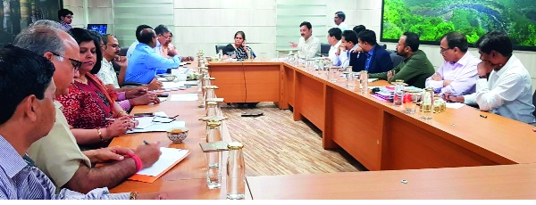 Light and sound shoe in Panhalgad. Principle of archaeologist: Approval: SambhajiRaje's follow up | पन्हाळागडावर लाईट अॅन्ड साऊंड शोे पुरातत्त्वची तत्त्वत: मान्यता : संभाजीराजे यांचा पाठपुरावा Light and sound shoe in Panhalgad. Principle of archaeologist: Approval: SambhajiRaje's follow up | पन्हाळागडावर लाईट अॅन्ड साऊंड शोे पुरातत्त्वची तत्त्वत: मान्यता : संभाजीराजे यांचा पाठपुरावा