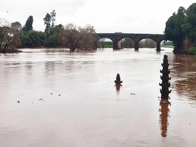 Flood situation persists in Kolhapur district despite less rain, The water level of Panchganga remains stable at 41.7 feet | Rain Update: कोल्हापुरात पावसाची उसंत, तरी पूरस्थिती जैसे थे; पंचगंगेच्या पाणी पातळीत वाढ