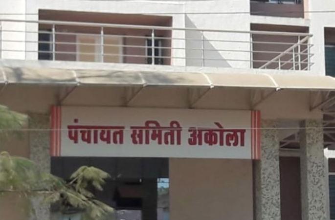 No-entry in Akola Panchayat Samiti without work! | अकोला पंचायत समितीमध्ये कामाशिवाय ‘नो-एन्ट्री’!