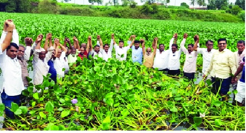Fierce fighting for Panchaganga pollution free - For the determination of courageous people: Fasting at Kurundwad; Vocabulary on Pollution Control Board | पंचगंगा प्रदूषणमुक्त होईपर्यंत लढा -धैर्यशील माने यांचा निर्धार Fierce fighting for Panchaganga pollution free - For the determination of courageous people: Fasting at Kurundwad; Vocabulary on Pollution Control Board | पंचगंगा प्रदूषणमुक्त होईपर्यंत लढा -धैर्यशील माने यांचा निर्धार