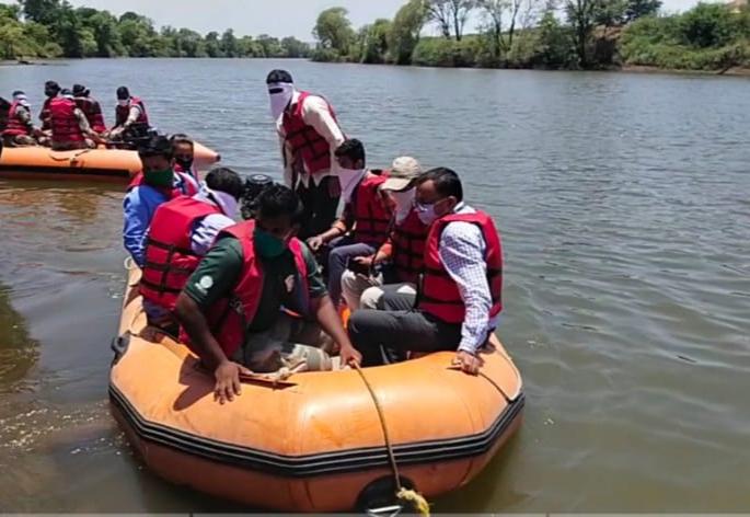 Demonstration of flood management on Panchganga river ghat | पंचगंगा नदीघाटावर पूर व्यवस्थापनाची प्रात्यक्षिके Demonstration of flood management on Panchganga river ghat | पंचगंगा नदीघाटावर पूर व्यवस्थापनाची प्रात्यक्षिके