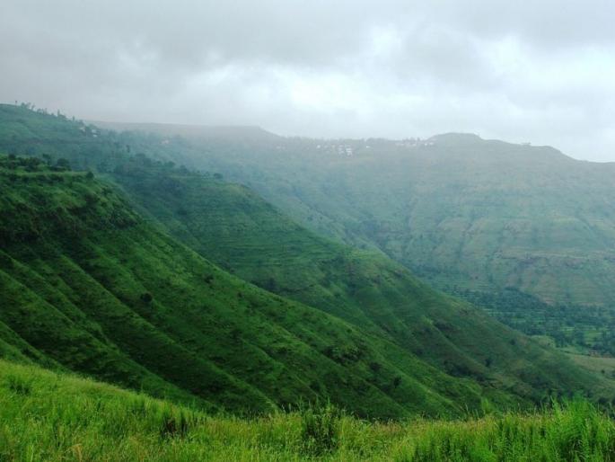 beautiful places in satara to visit for tourists | साताऱ्यातील या निसर्गसुंदर पर्यटनस्थळांंना नक्की भेट द्या beautiful places in satara to visit for tourists | साताऱ्यातील या निसर्गसुंदर पर्यटनस्थळांंना नक्की भेट द्या