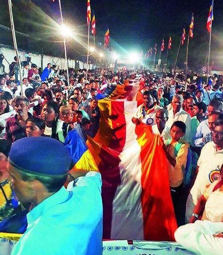 128 meter Panchasheel flag brought from Visakhapatnam | विशाखापट्टणमहून आणला १२८ मीटर पंचशील ध्वज 128 meter Panchasheel flag brought from Visakhapatnam | विशाखापट्टणमहून आणला १२८ मीटर पंचशील ध्वज