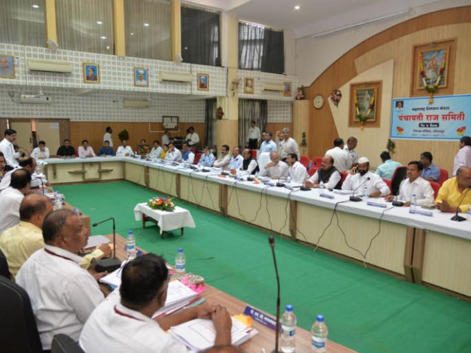 Panchayat Raj committee starts work of Zilla Parishad work in Solapur district, praising the administration's information collection committee! | पंचायत राज समितीकडून सोलापूर जिल्ह्यात जिल्हा परिषदेने सुरू केलेल्या कामांची पाहणी सुरू, जि़प़ प्रशासनाच्या माहिती संकलनाचे समितीकडून कौतुक ! Panchayat Raj committee starts work of Zilla Parishad work in Solapur district, praising the administration's information collection committee! | पंचायत राज समितीकडून सोलापूर जिल्ह्यात जिल्हा परिषदेने सुरू केलेल्या कामांची पाहणी सुरू, जि़प़ प्रशासनाच्या माहिती संकलनाचे समितीकडून कौतुक !