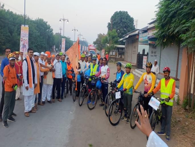 Pandharpur Ghuman Cycle Yatra started | विठ्ठल नामाच्या जयघोषात पंढरपूर-घुमान सायकल यात्रेस प्रारंभ! Pandharpur Ghuman Cycle Yatra started | विठ्ठल नामाच्या जयघोषात पंढरपूर-घुमान सायकल यात्रेस प्रारंभ!