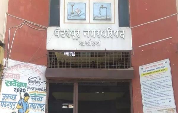 ABCD pattern in Pandharpur city, shops will continue for a day | पंढरपूर शहरात एबीसीडी पॅटर्न; एक दिवसाआड सुरू राहणार दुकाने...! ABCD pattern in Pandharpur city, shops will continue for a day | पंढरपूर शहरात एबीसीडी पॅटर्न; एक दिवसाआड सुरू राहणार दुकाने...!