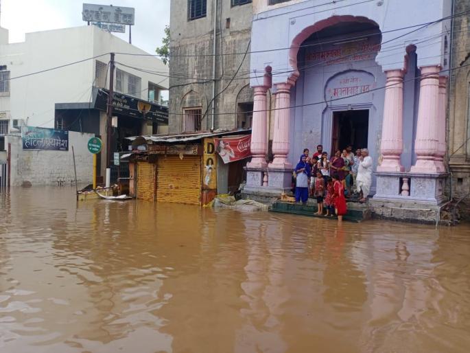 Rain: Awesome Pandharpur! There should be no loss of life, be careful, instructions of the Chief Minister | Rain: अवघे जलमय पंढरपूर! प्राणहानी होता कामा नये, सतर्क राहा मुख्यमंत्र्यांचे निर्देश Rain: Awesome Pandharpur! There should be no loss of life, be careful, instructions of the Chief Minister | Rain: अवघे जलमय पंढरपूर! प्राणहानी होता कामा नये, सतर्क राहा मुख्यमंत्र्यांचे निर्देश
