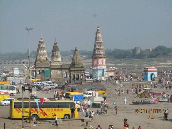 Vitthal temple without Bhavika; Income off, but costs a quarter of a crore rupees a month ... | भाविकाविना विठ्ठल मंदिर; उत्पन्न बंद, मात्र महिन्याला सव्वा कोटी रुपये खर्च... Vitthal temple without Bhavika; Income off, but costs a quarter of a crore rupees a month ... | भाविकाविना विठ्ठल मंदिर; उत्पन्न बंद, मात्र महिन्याला सव्वा कोटी रुपये खर्च...