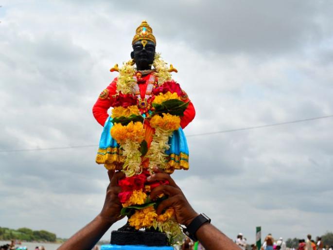 Three and a half thousand policemen are well prepared for the devotees coming to Kartiki in Pandhari | पंढरीत कार्तिकीला येणाऱ्या भाविकांसाठी साडेतीन हजार पोलिसांचा चोख बंदोबस्त Three and a half thousand policemen are well prepared for the devotees coming to Kartiki in Pandhari | पंढरीत कार्तिकीला येणाऱ्या भाविकांसाठी साडेतीन हजार पोलिसांचा चोख बंदोबस्त